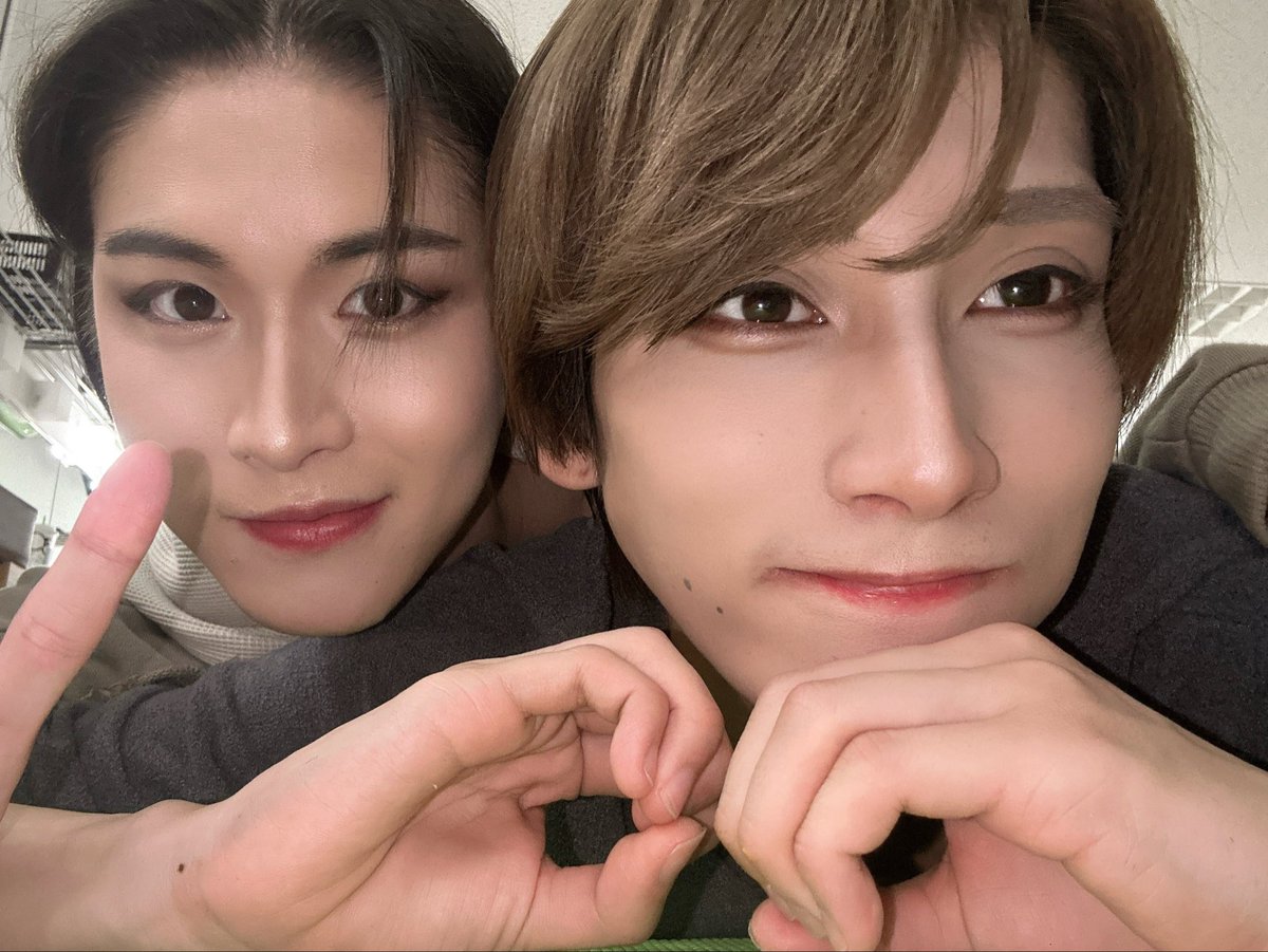 seitarou_yogayo's tweet photo. テニミュ100公演目ありがとうございます！
共に100公演目を迎えたむがと写真を撮りました👍🏻

皆いつもありがとう🫶🏻
 #テニミュ https://t.co/B3X1ASyEb1