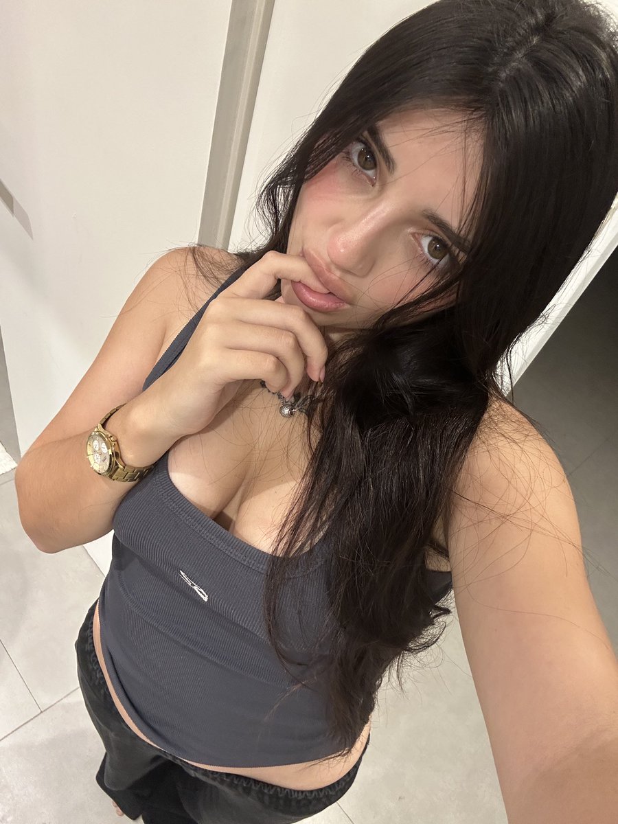 daisyvoidd's tweet photo. @almirr_ I wanna see it too👀🍆 https://t.co/TzBDQc3qSb
