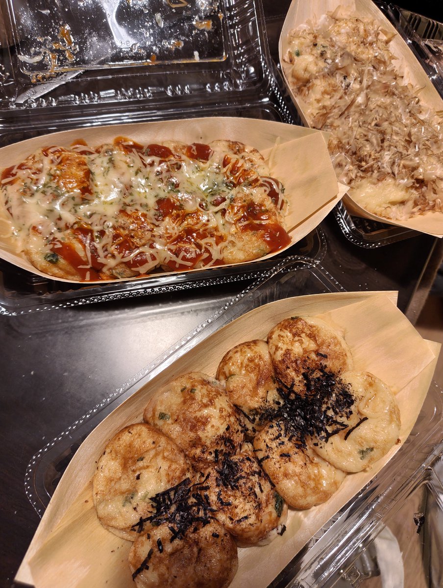 ayatys's tweet photo. ゆうべ、たこ焼き食べながら同居人ちゃんに、ドーモトさんのライブがとても良かった話をしたら、またしても「は〜なるほど…」と膝を打つような所見を述べてくれ。普通にテレビで見てたり私が話したりというくらいの知ってる度でも、全部見てきたような理解があって、やっぱまた聞いてもらお〜と思った https://t.co/1cFW0s19Kd