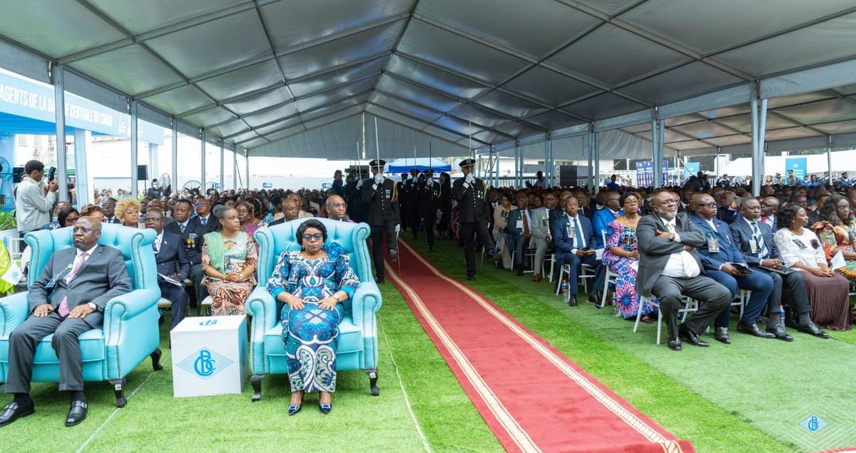 AlainAla38539's tweet photo. Cérémonie historique à la Banque Centrale du Congo ! 

Ce 24 juillet 2026, après 17 ans d'attente, la Chancellerie des Ordres Nationaux a décoré 1 262 cadres et agents de la BCC pour leur constance, leur effort et leur loyauté remarquable envers la République.

À cette occasion, le Gouverneur André Wameso a honoré le parcours exceptionnel de la 1ère Vice-Gouverneure Mme Charlotte Mulengezi et du 2ème Vice-Gouverneur M. Jean-Marcel Kalubi, récipiendaires de la médaille d'or après plusieurs décennies de fidélité.

Cet événement majeur consacre la volonté de la BCC de promouvoir le mérite, de renforcer sa communication interne et de fédérer l'ensemble de son personnel, du Siège jusqu'aux Directions provinciales. 

Félicitations aux récipiendaires !

   ( Team leader )