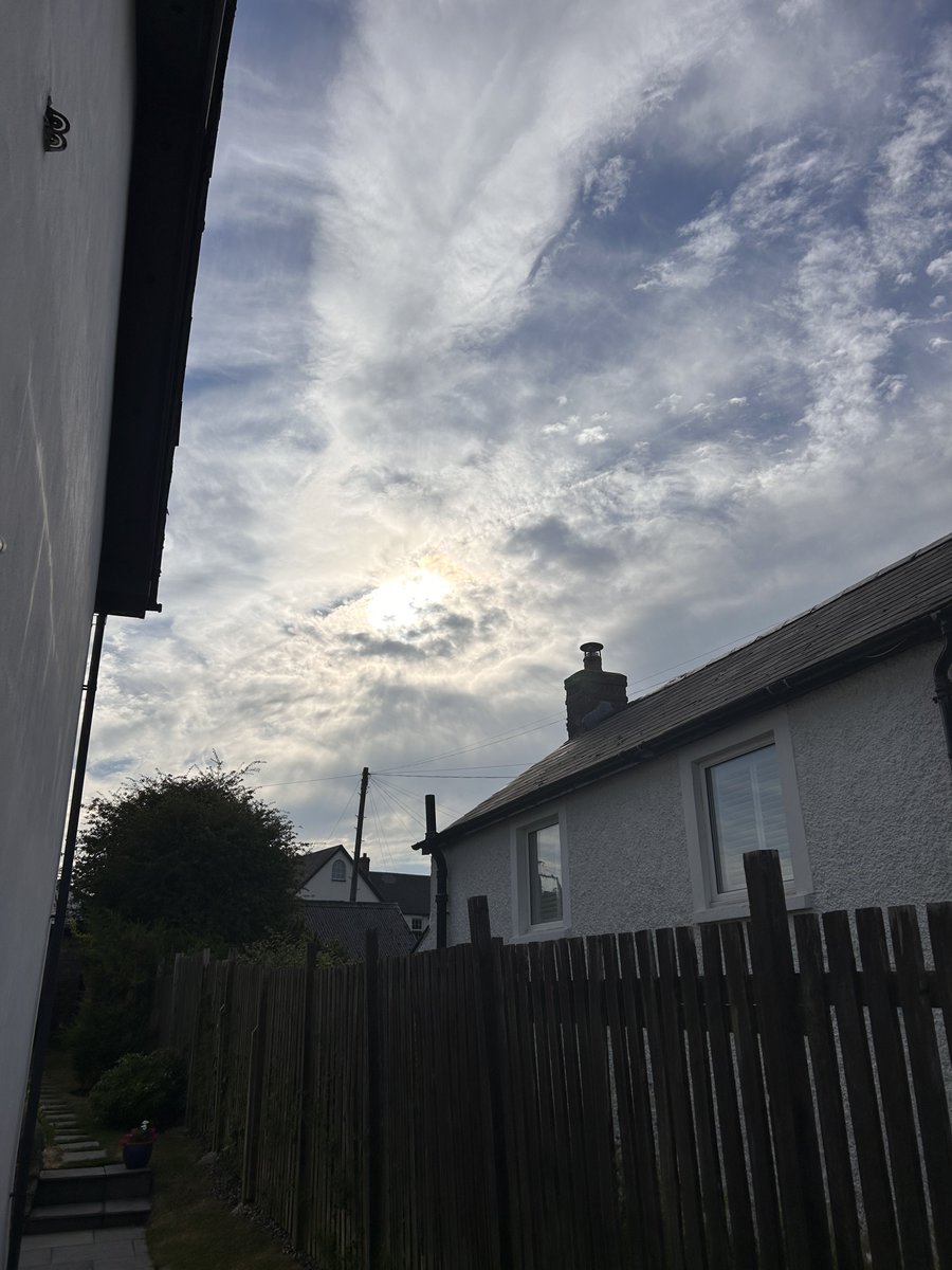 PaulGarvey4's tweet photo. Here’s a pic of the sun shining through a thin layer of cloud. 

It’s called diffusion. Then wiggle the camera about, make it swoop across the sky and you’ve got something that looks weird and is enough to fool #Chemtralilloons and proof that we’re all being sprayed #chemtrails https://t.co/Ur2fiiVq7z