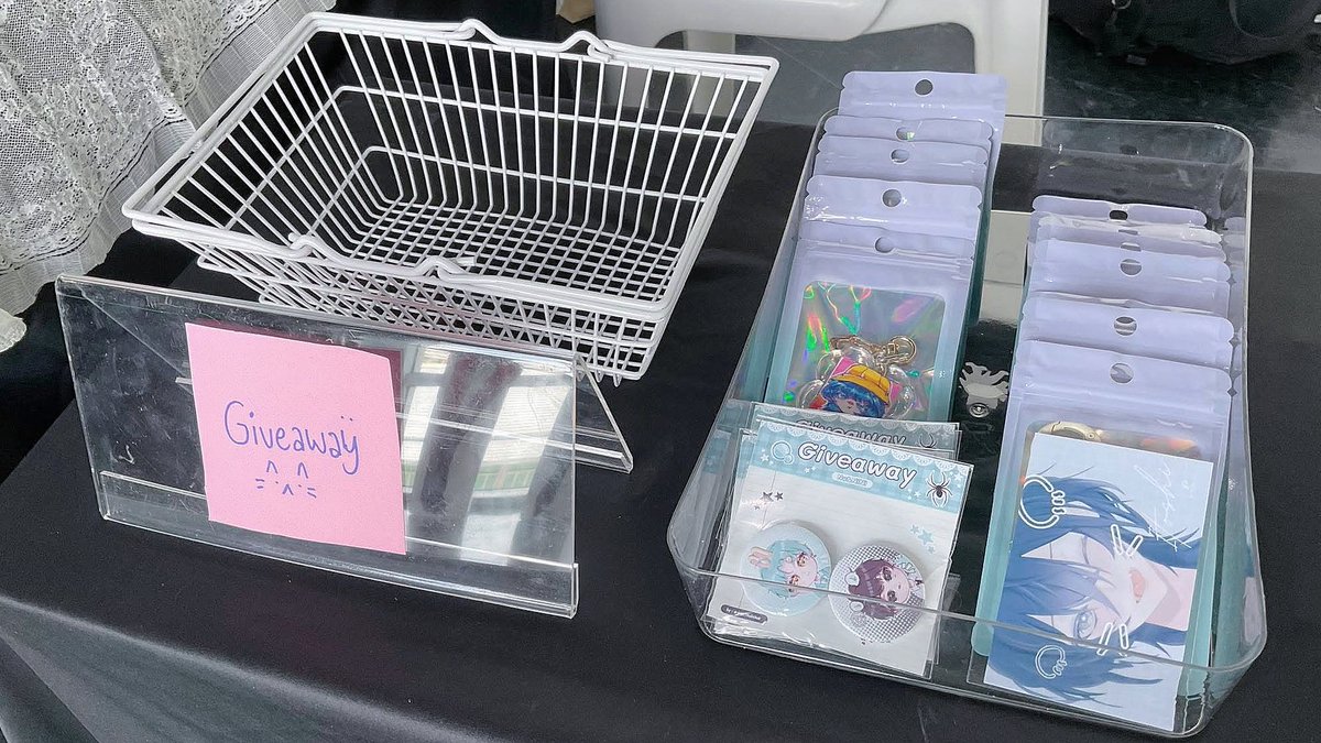 RoyalP_info's tweet photo. ภาพบรรยากาศจากบูธ Royal Pride @ CosNatsu
📍Chamchuri Square 4th Floor Nearest MRT: Samyan

ที่บูธมีกิจกรรมและสินค้าจากออฟฟิเชียลมากมายให้โนเบิลได้ร่วมสนุกและจับจอง หลังจากนี้ยังมีรอบปฐมทัศน์ของกรุ๊ป Cover สุดเท่เพลงใหม่ที่ยังไม่เคยเปิดที่ไหนมาก่อน! มาเจอกันตอนนี้ยังทันนะครับโนเบิล ⚜️

#ロヤプラ #ROYAPURA #ตลาดนัดRYP