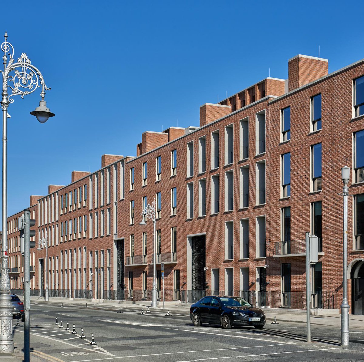 janinhoffklycm's tweet photo. The Hamburg Waterlofts completed on the Uhlenhorst Canal was designed by @APB Architects. The development offers a wide range of living spaces.… https://t.co/dWGN0rIin2