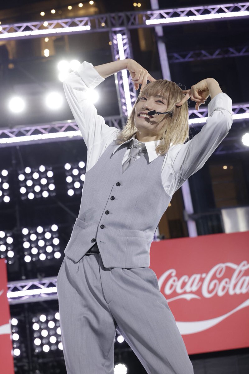 Emo_miu's tweet photo. 【SUPER★DRAGON】
『コカ･コーラ SUMMER FES 音楽LIVE』に約2年ぶりに出演🎪🐉🕺

真夏の野外ライブにふさわしい熱気あふれるステージでファンを魅了!!

[ライブレポート📸]
🔗https://t.co/xKCluCASWj

@Supdra_staff #スパドラ #サマフェス2026 #Emomiu https://t.co/KqIluCijlp