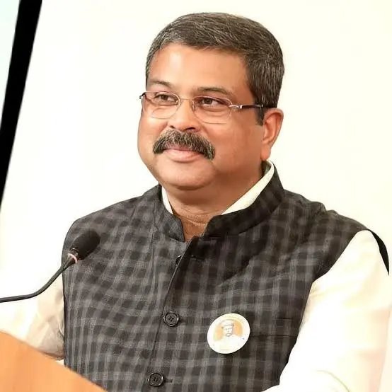 RakeshK32229480's tweet photo. Removing these 2 will solve 90 % of bjp problem. https://t.co/Ej8ZRdmyN1