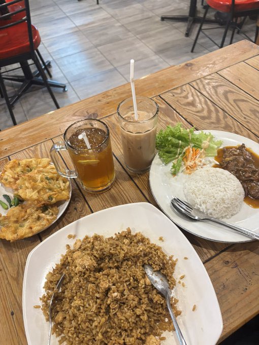 alanairie's tweet photo. what i eat as mahasiswa in jatinangor 🍽️

- a thread https://t.co/SldbqSsGH0