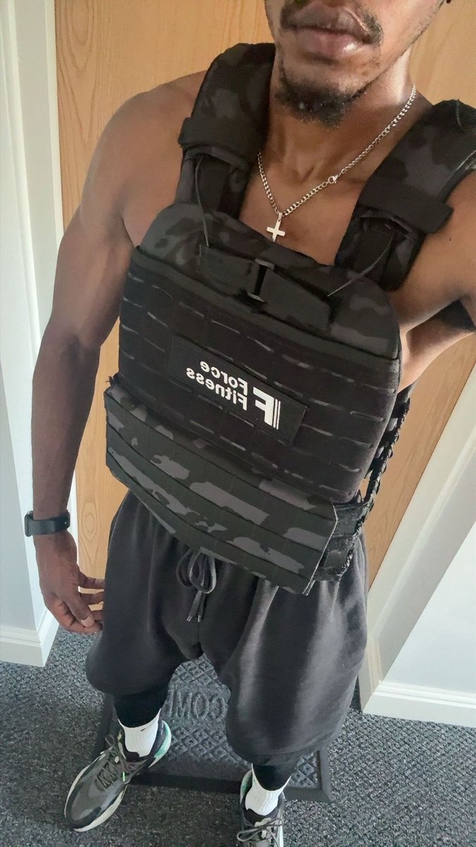 EAofficialk's tweet photo. Weighted run and HIIT to start the day. Morning high https://t.co/i0kTgYe4ZJ