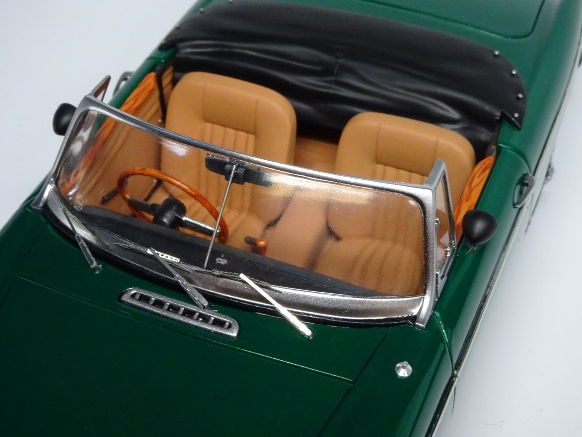 dagored00's tweet photo. #プラいも夏2026
アオシマ製1/24 MG-B
夏の日差しが似合うオープンカー、キットの車高を2㎜ほど落とし、各部ディテールアップを施して仕上げました
前半2枚は自然光下での撮影、カーモデルは自然光撮影が映えます https://t.co/WiW872O7od