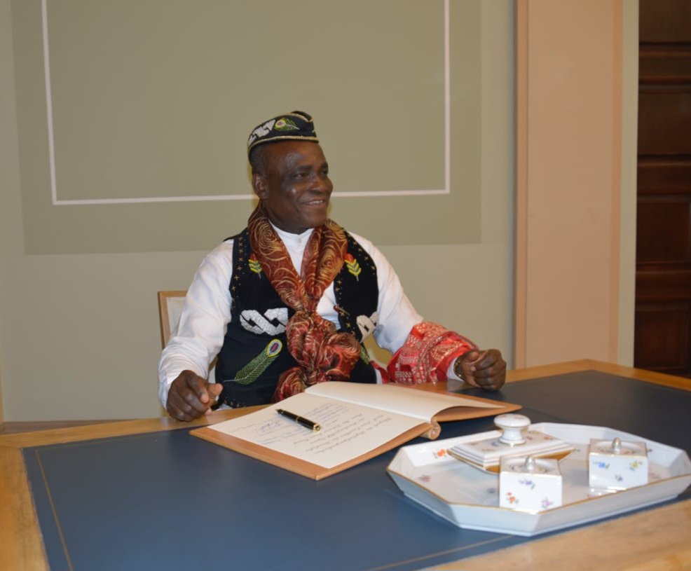 voiceofnigeria's tweet photo. 🇳🇬🤝🇩🇪Nigeria’s Ambassador to Germany, Ita Solomon Enang, has presented his Letters of Credence to President Frank-Walter Steinmeier at the Presidential Palace in Berlin. Both officials reaffirmed the strong Nigeria-Germany relationship and pledged deeper cooperation across key strategic sectors.

Discussions covered trade, investment, energy, agriculture, power infrastructure, migration, technology transfer and regional security. Both sides also considered legal pathways for skilled Nigerian professionals, increased German investment and stronger engagement on ECOWAS, the Sahel, Bakassi and sustainable development.

#Nigeria #Germany #Diplomacy #Trade #Investment #Partnership
