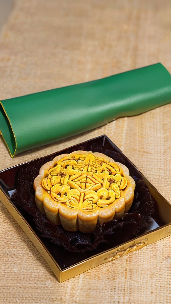 Sharon05688279's tweet photo. Happy Mid-Autumn Festival!  May the full moon bring you warm reunions, sweet mooncakes, and all the little joys you’ve been waiting for this year. https://t.co/AQzPh0S9GP