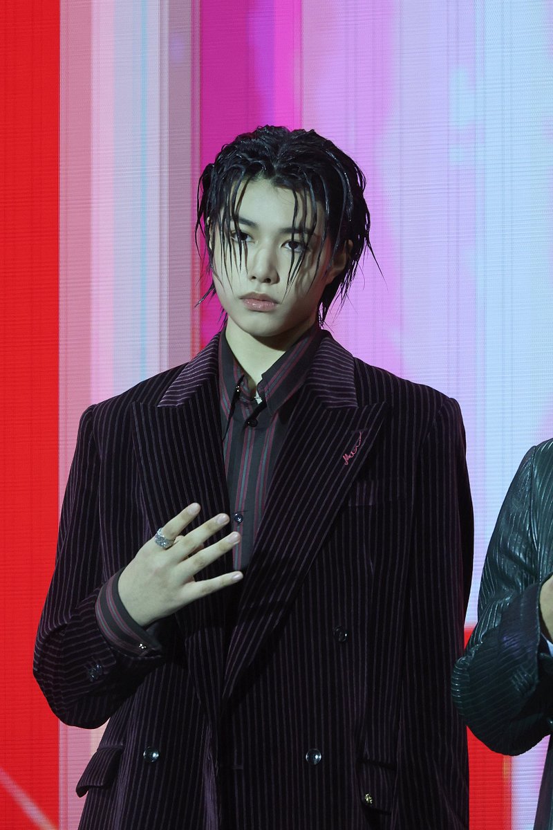 M1A4uuu's tweet photo. 260725 KMA Red Carpet

#LNGSHOT #롱샷
#LOUIS #루이 https://t.co/GrR28jT04p
