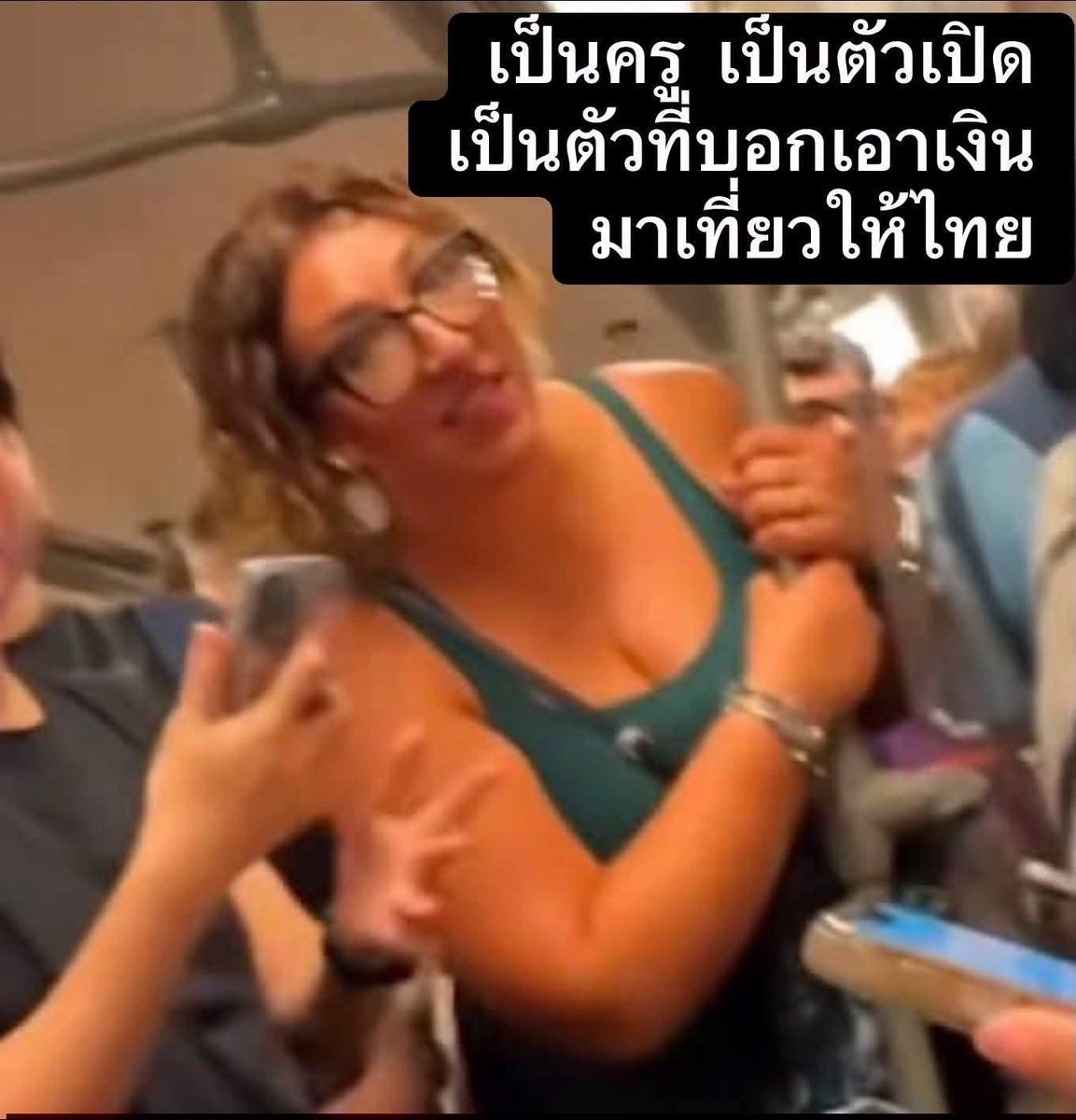 BantaokulN's tweet photo. @KhaosodEnglish Is this really a developed country, Italy? Utterly appalling. We didn't ask you to visit, but since you came, we had to welcome you. #ItalianStudents #Italy #TerribleManners #embassyofilalyinbangkok https://t.co/pb3no1aqmg