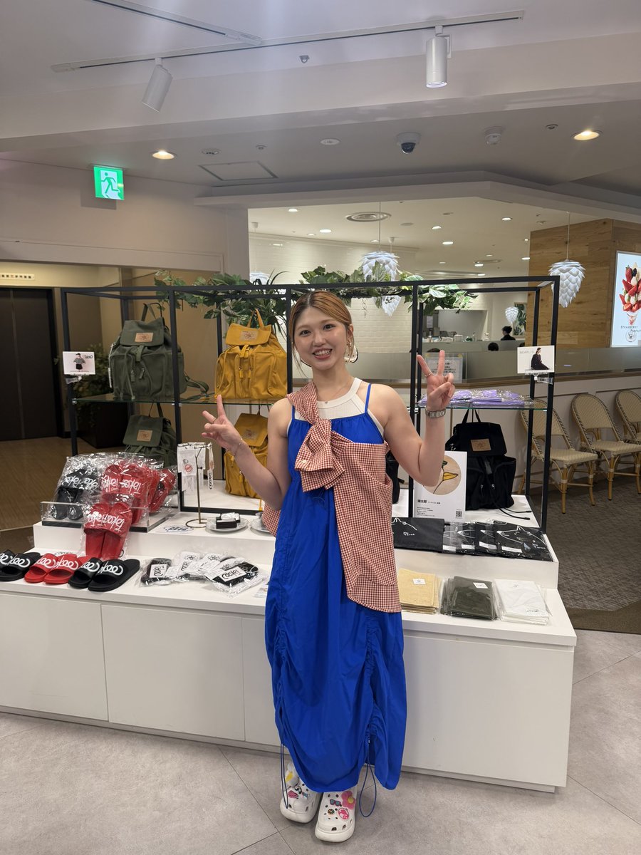 _akari_takeuchi's tweet photo. takee popup
本日も暑い中お越しくださりありがとうございます！！
私はもう出てしまってるのですが、沢山皆様アイテムゲットしてくれて嬉しい限りです😌✨
サ���ダルが残りわずかとなってますのでお気をつけて🙋‍♀️
チャームはありがたい事にどちらも完売しました🥹👏
27日までありますのでよければ是非！ https://t.co/GMXhfJx8YO