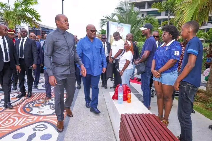 RLongidimo's tweet photo. 🔴🔴#RDC🇨🇩#GABON🇬🇦: À l’occasion de sa visite privée au Gabon, le Président de la République démocratique du Congo, Son Excellence Félix Antoine Tshisekedi Tshilombo, a été reçu par son homologue gabonais, Son Excellence Brice Clotaire Oligui Nguema.

Au cours de cette rencontre, le Chef de l’État gabonais lui a présenté plusieurs chantiers emblématiques illustrant la dynamique de transformation et de modernisation de Libreville.

À l’issue de cette visite, le Président Félix Tshisekedi a salué les progrès accomplis sous l’impulsion de son homologue, les qualifiant d’exemple inspirant de modernisation pour le continent africain.

Cette visite a également permis de réaffirmer l’excellence des relations d’amitié, de fraternité et de coopération qui unissent le Gabon et la République démocratique du Congo.🇨🇩🇬🇦

#Gabon #RDC #PrésidenceRDC
