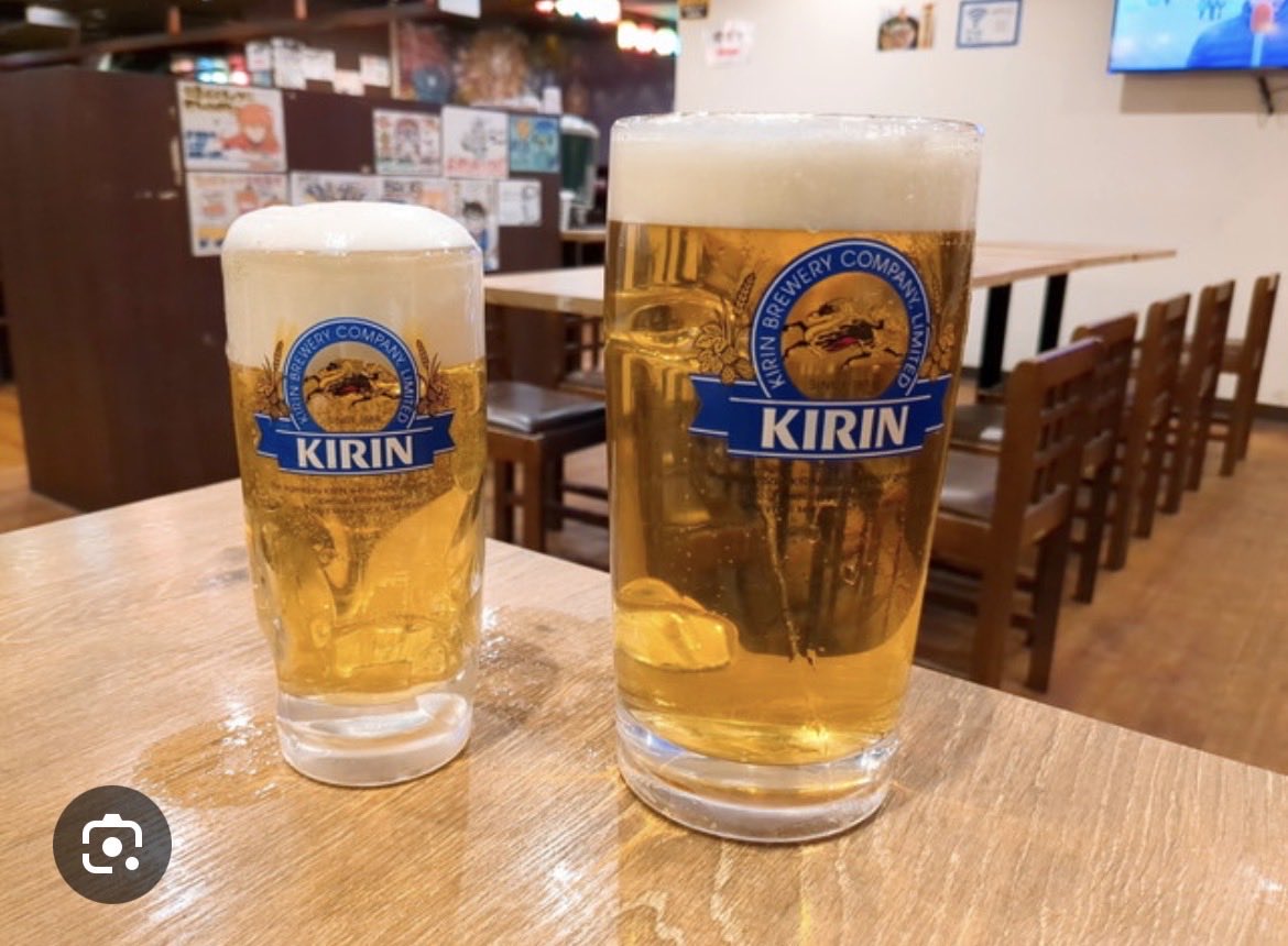 nonbillyojisan's tweet photo. @cauoiy_ksm 左が普通の生ビール
右がバカの生ビール(*´艸`) https://t.co/R4ub1BTELb