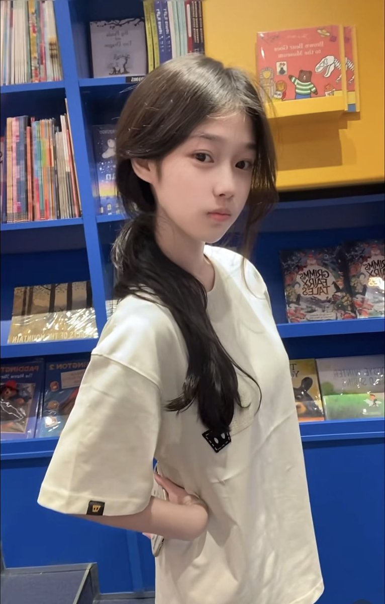 yhbmd942's tweet photo. 19岁，准女大，乖巧懂事……

可以有新的朋友吗？？？ https://t.co/5YbolJVL5r