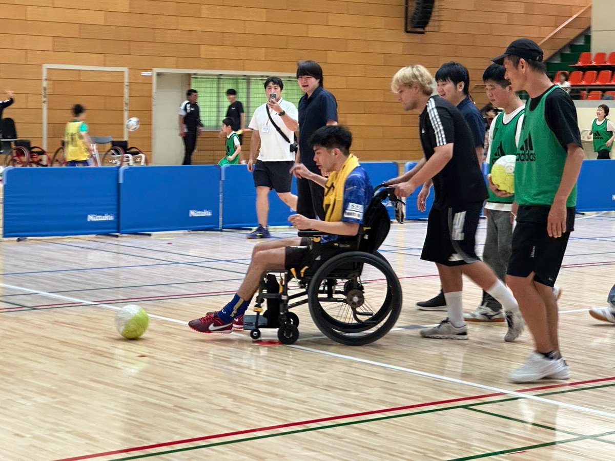 SetagayaBFC's tweet photo. 良きイベントになったと思います！

ウチのチームのゴールハンターケイタに関しては圧巻の4ゴール！

お手上げです。はい笑

オレンジジュースメガジョッキでおごります😆

8/23は我が #スフィーダ世田谷BFC 主催
【スフィーダ世田谷ブラインドサッカーカップ】もあります

是非足を運んで下さいませ🙌🏻 https://t.co/wkn5mzPZgs