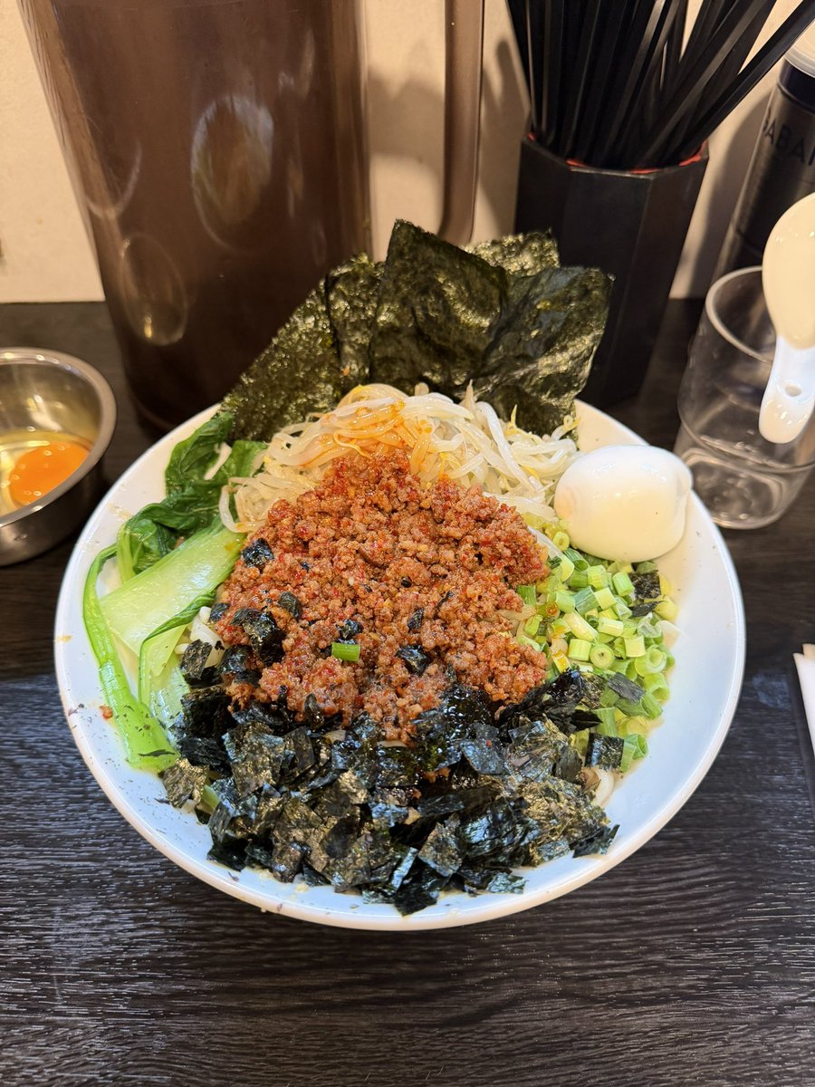 ramenyo2's tweet photo. 豚星。

冷やし担々1600円
生卵100円

新羽に行ったらまあまあな並びだったのでタムくんに挨拶だけして断念し、新作は初日に食べたいマン発動し木月へ😎白濁の冷やしスープは辛みはほぼなく台湾並みの辛さの挽き肉と回しかけるオイルが辛さの元😋

ごちそうさまでした、いつもあざます🙇🏻‍♂️ https://t.co/d1Vyo1JhSN
