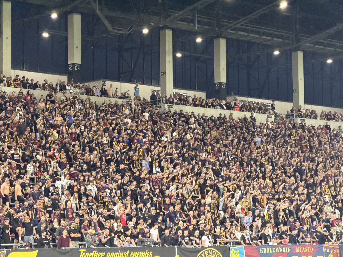 PatrycjuszNRD's tweet photo. ⚠️ UWAGA ⚠️ 
W DNIU WCZORAJSZYM PO MECZU 
POGOŃ VS LEGIA W SEKTORZE A A7 rząd 7 miejsce 19 ZOSTAWIŁEM NOWĄ BIAŁĄ KOSZULKĘ Z NAPISEM 
I ❤️ BOOBS którą dostałem w prezencie od mojego przyjaciela @LabiakT 
@PogonSzczecin podajcie dalej info rozumiejąc powagę sytuacji ! https://t.co/3721caMUrA