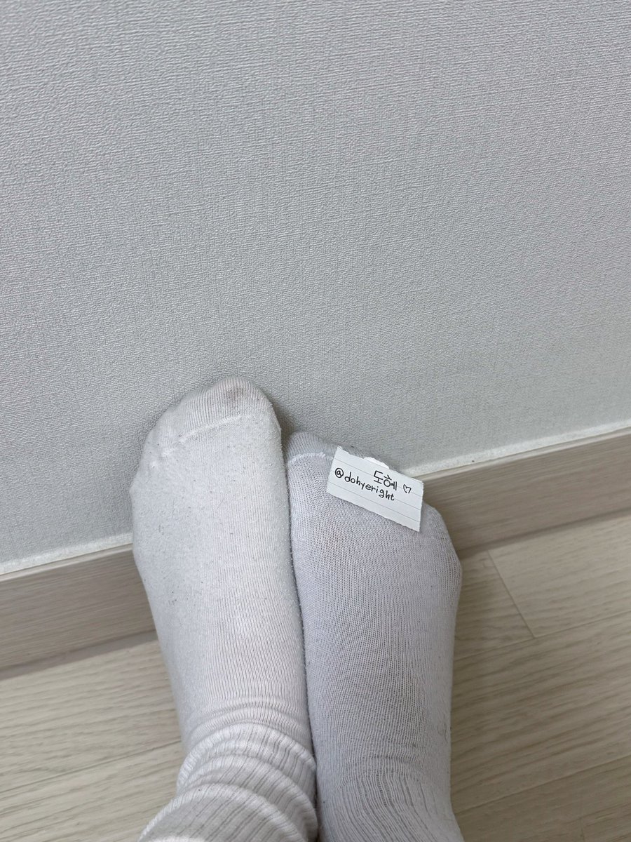dododohyerigh's tweet photo. 이번 양말은 상납 1등 호구한테 물려야겠다ㅋㅋ
상납하고 코박죽 하고싶은 발걸레 기어와봐

#상납 #핀돔 https://t.co/boUxcyUFmf