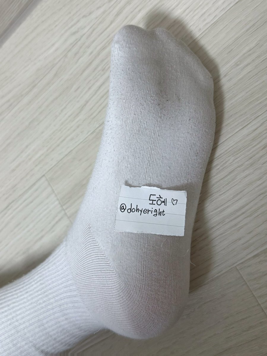 dododohyerigh's tweet photo. 이번 양말은 상납 1등 호구한테 물려야겠다ㅋㅋ
상납하고 코박죽 하고싶은 발걸레 기어와봐

#상납 #핀돔 https://t.co/boUxcyUFmf