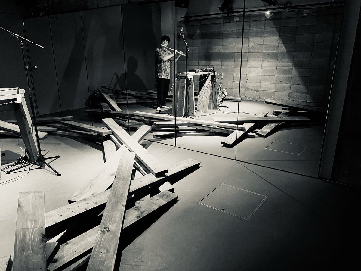 artspacecooh's tweet photo. 上松俊介さん小屋入り、只今リハーサル中です。心地よくて不思議な空間になっております。これは是非！体感していただきたい。今夜18:30スタートです。
ご予約はcoohtokyo★https://t.co/C81x9q081j 
★→@に変換
当日飛び込みでも大丈夫です。是非！
詳細はこちら

https://t.co/2cun1M0Qsu https://t.co/NLyHLvNLCh