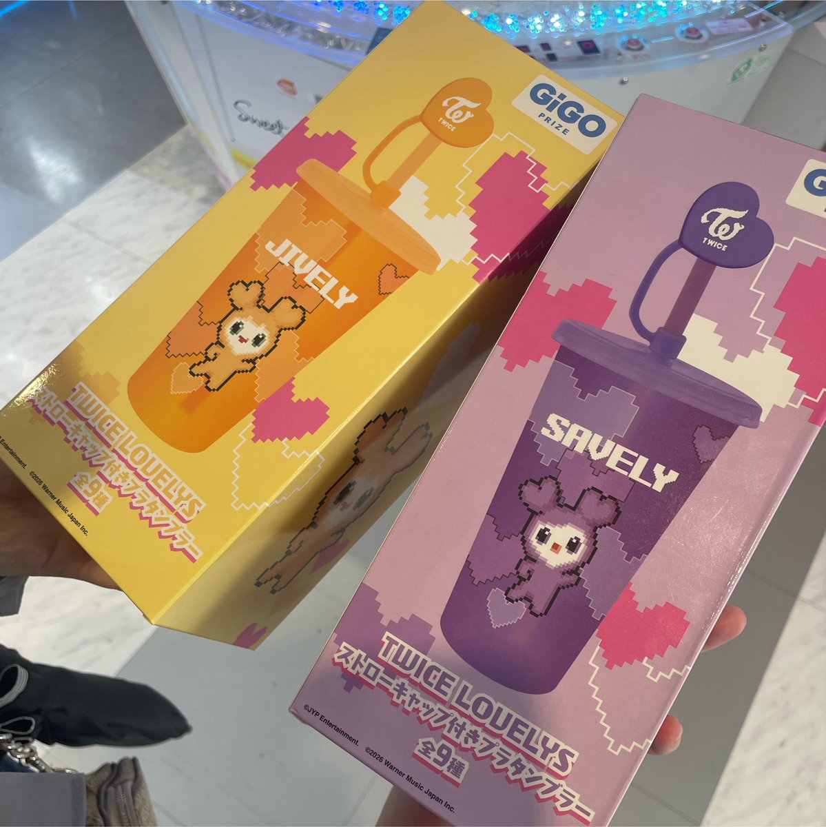 tw_05sn's tweet photo. TWICE LOVELYS タンブラーGETඉ́  ̫ ඉ̀✨

オープン40分前から頑張って並んで疲れた☀️

今回は橋渡しですごい時間かかっちゃったけどあすちゃんと協力しながら楽しめた(⸝⸝⩌⩊⩌⸝⸝)♩♩

👦🏻も両替手伝ってくれて一緒に頑張ってくれてありがとう💞

@jihyochan_achan  #TWICE 
@suzuryu0128 https://t.co/91VjNgeuBx