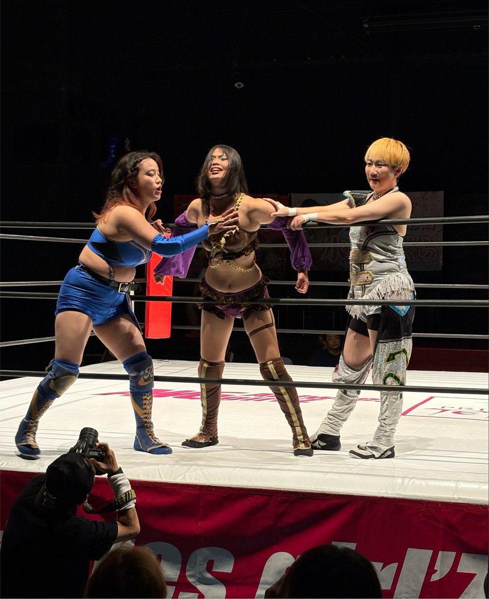 ippachiya18's tweet photo. 営業前にアクトレスガールズに行ってきました　今日も楽しかった！　大好きな梨央さんとMARUさんのタッグでベルト挑戦
楽しみすぎます🫶🏻　梨央さんのヒールも気になります！
#アクトレスガールズ #梨央 #MARU https://t.co/0djrSj0SAs