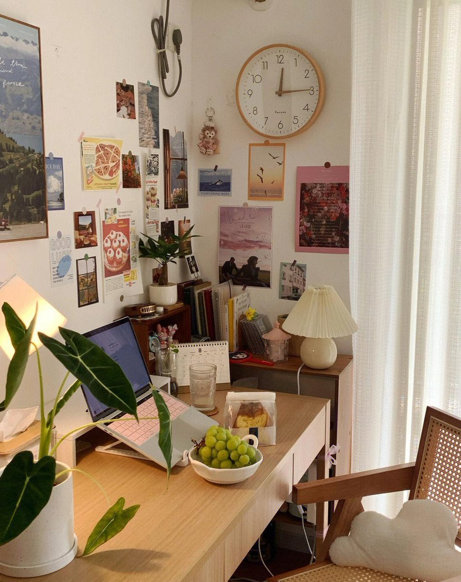 blablablah08's tweet photo. Transform your work nook into a calm productivity hub with a tiny potted succulent, a customised notebook, and a warm desk lamp—small swaps, big vibes for focused days. https://t.co/YwHhwm3ufa