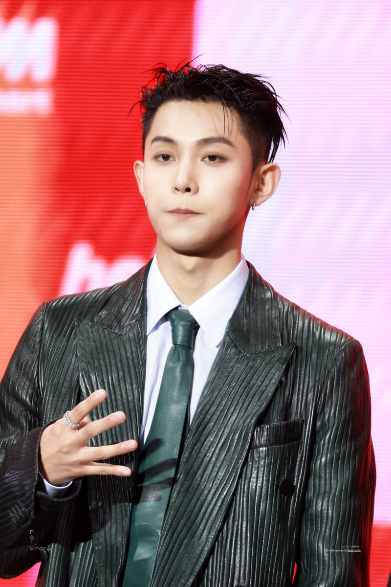 Haru_Ryul06's tweet photo. 260725 KMA

💚

#률 #RYUL #롱샷 #LNGSHOT https://t.co/bBkc5sz1wh