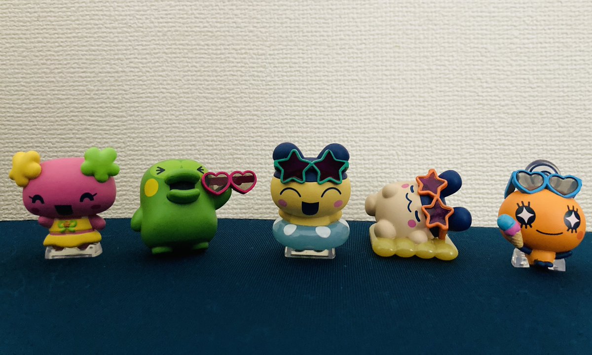 cookiebiscuit91's tweet photo. 少し前に回したたまごっちのバカンスフィギュア！
メガネからみんな楽しそうなものつけててとっても良いですね〜棚整理して飾ります！ https://t.co/0H7v8E9cac