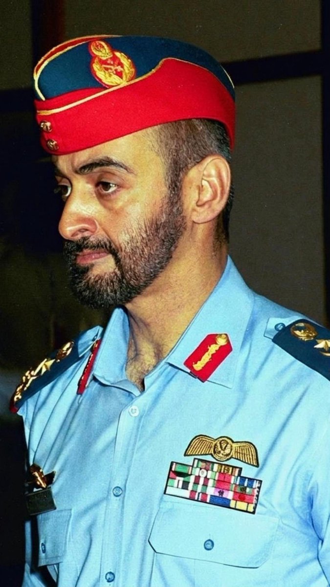 l_lAE's tweet photo. 2012 البيت متوحد - دمر الأخونج
2015  ثارنا ما يبات - خضّع الحوثي
2020 لا تشلون هم - اغاث الشرق والغرب من كورونا 
2026 ترانا بنظهر أقوى - دق خشم ايران

 من يشيل الهم في ظل الفلاحي ⚔️🇦🇪 https://t.co/foGzD3iwxi