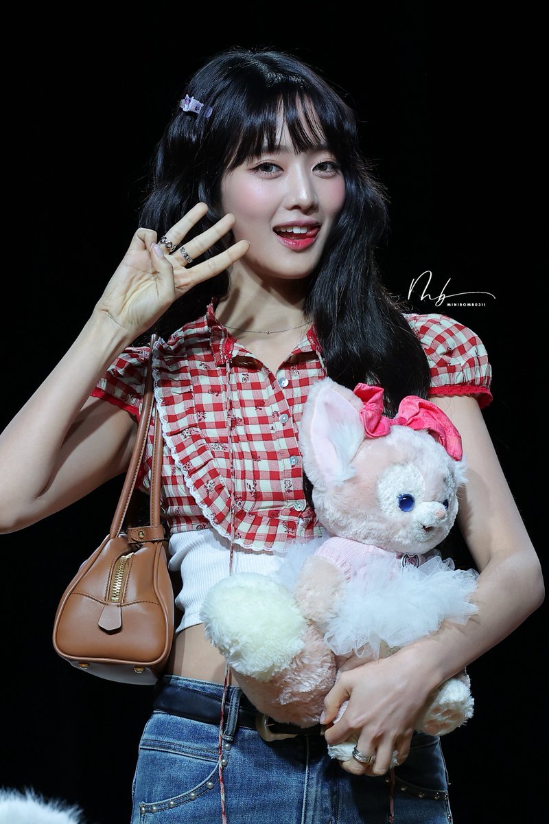 minibomb0311's tweet photo. 260725 민니 ❤️❤️❤️

My L.O.V.E.😙😙😙

#IDLE #아이들 #민니 #Minnie #มินนี่ #ミンニ https://t.co/2UZxcwzcXv