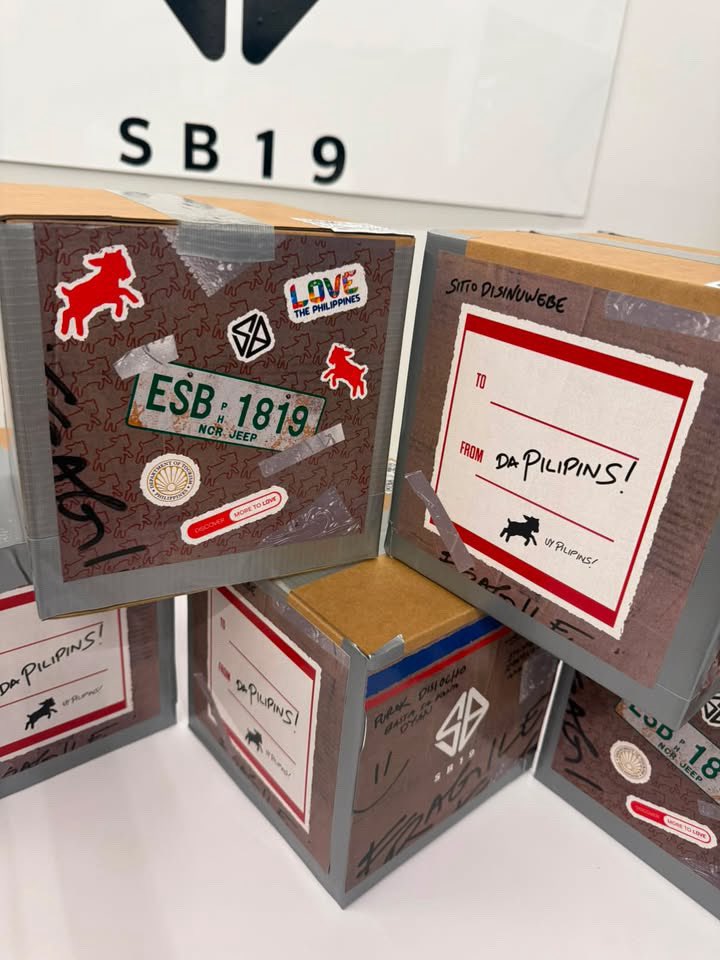 justcullens's tweet photo. D-5 SB19 LOLLAPALOOZA STAGE
@SB19Official #SB19

galingbayan box                          ang mga laman https://t.co/qW5ACEUob4