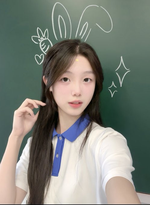 NandoLucker's tweet photo. 新人刚玩x， 高考结束彻底放飞！

 谁要锐评准女大的福照？ https://t.co/0keCFvTqxq