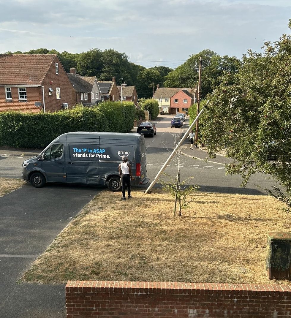 lizzyfmant's tweet photo. @AmazonHelp perhaps your Amazon prime drivers could stop parking and blocking our driveway as then they wouldn’t reverse into street lighting at speed, leaving it at a precarious &amp; almost dangerous angle over a road. https://t.co/y6MhC9SQyX
