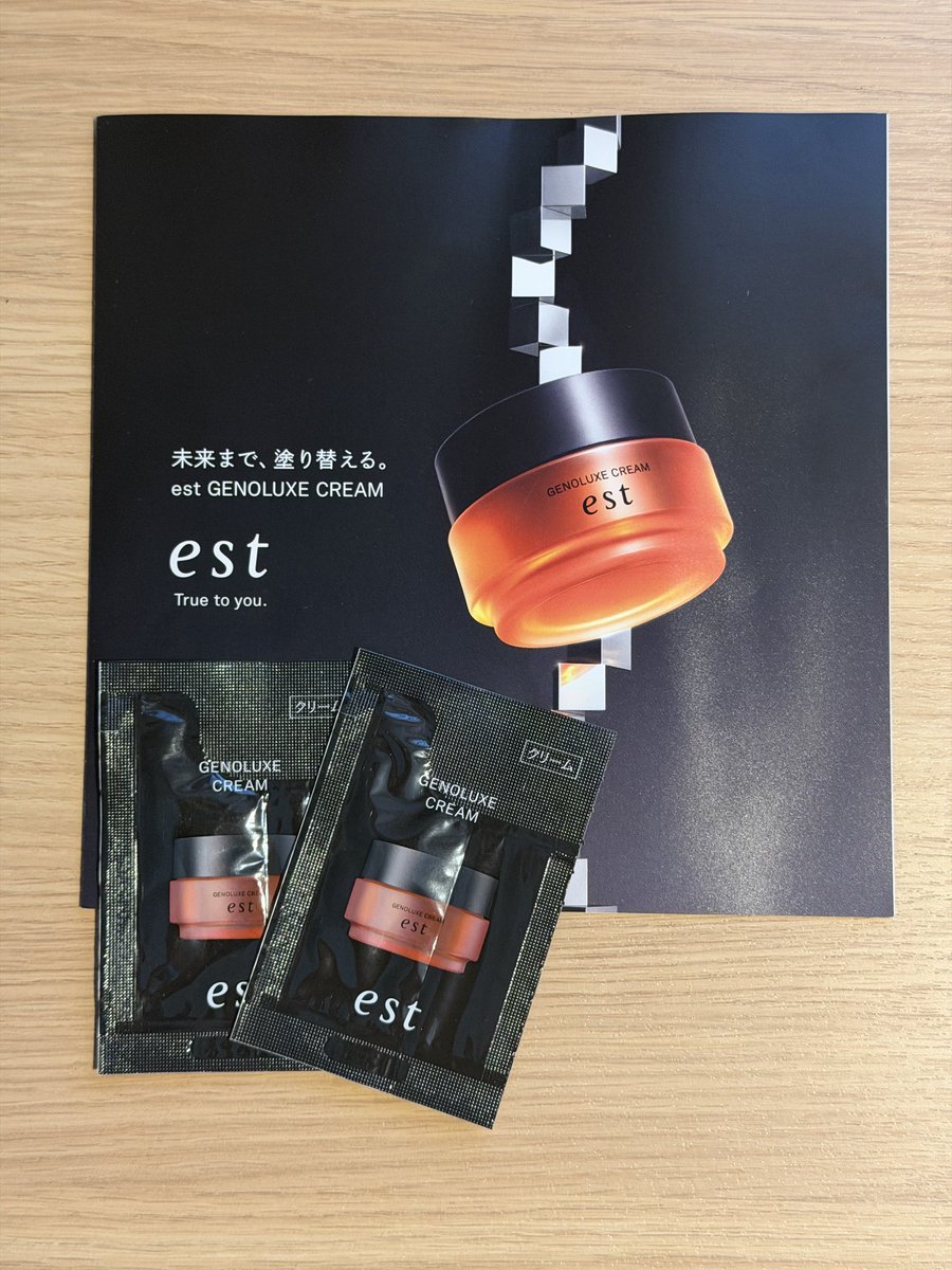 kakoslowreset's tweet photo. 気になってたestのサンプル、カウンターでお試しさせてもらって、サンプルももらってきた。
なんかクレドの55000円クリーム見た後だと激安に見えるバグが😅
ハリ系クリームだと、今オバジとSK-IIがお気に入りでリピしてるけど、このクリームは絶対買う❗️ https://t.co/tdDAMLOToK