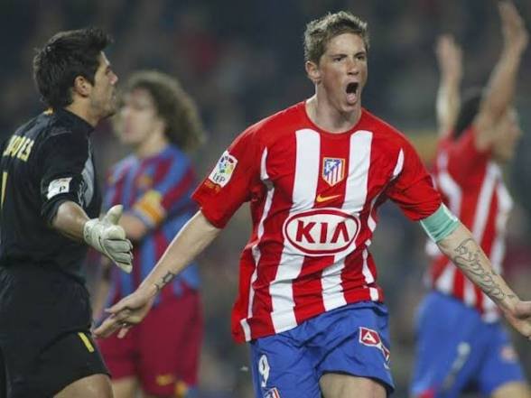 Juanarrien9's tweet photo. 🚨SORTEO🚨

Junto a los amigos de @Cancheros_es tenemos una sorpresa especial.

La nueva camiseta de EL NIÑO 9️⃣ inspirada en Fernando José Torres Sanz 

Ideal si eres de #LosTorristas. Para participar RT y seguir a @juanarrien9 y @Cancheros_es  

ℹ️Daremos el ganador el 3 de Agosto a las 19:03. Compártelo con tus amig@s para tener más posibilidades. Mucha Suerte 🍀