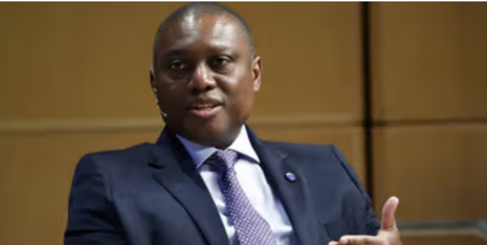 GalateOfficial's tweet photo. Standard Bank CEO Sim Tshabalala has warned that overly restrictive immigration policies could hurt South Africa's economy. He said migrants contribute as workers, consumers, taxpayers and entrepreneurs. 

https://t.co/aVF8W81Abi

#GALATE #Business #Africa #Immigration https://t.co/kQQdr9Wd4A