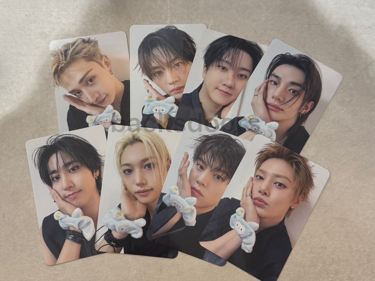 backsdoors's tweet photo. run it seoul day 1 ot8 photocard gift set! https://t.co/dgxViuj27f