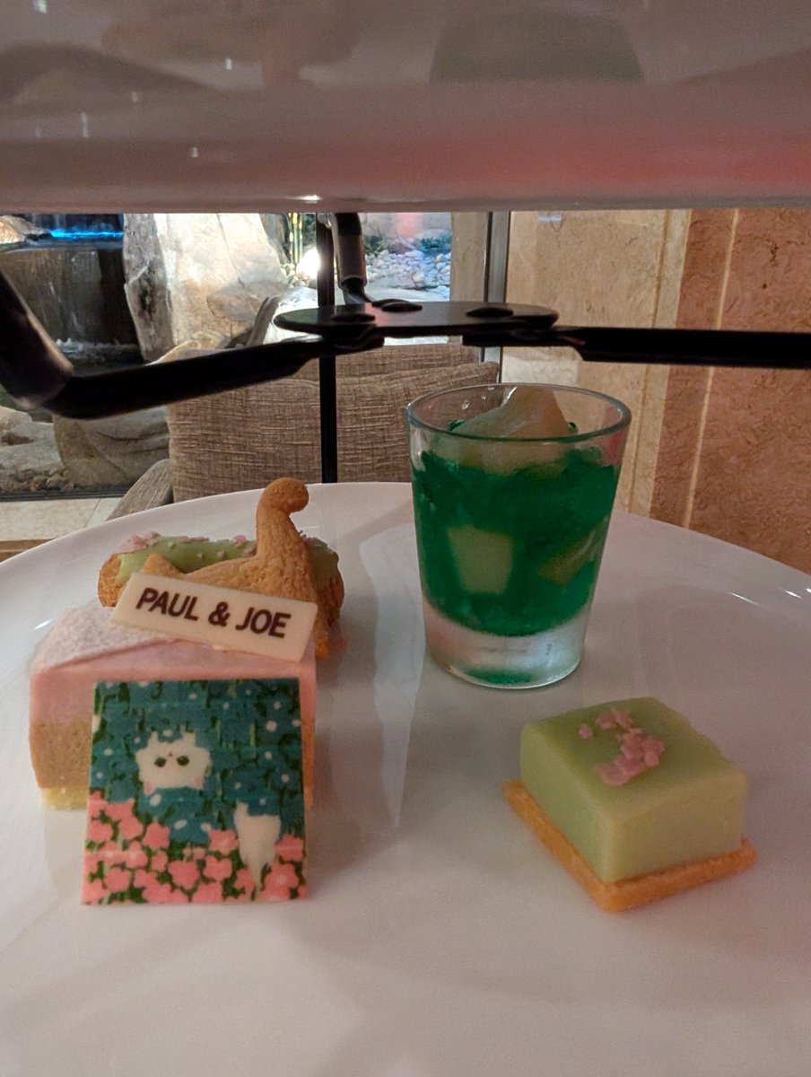 0101igrek1970's tweet photo. ANAクラウンでPAUL&amp;JOEのコラボメニュー🍈🍑をいただきながらDATEを待ちます💕 https://t.co/OH0KfJd4ud