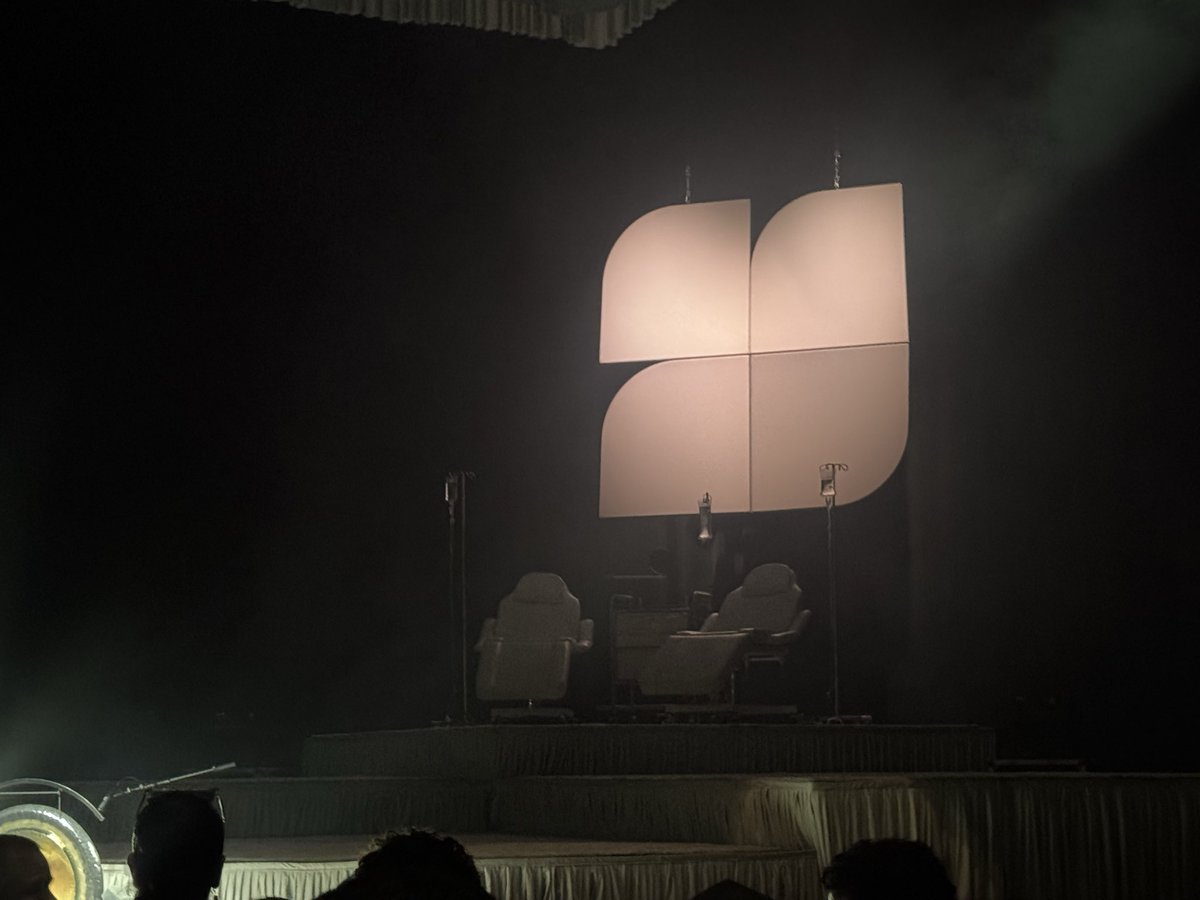 DaySeek3r's tweet photo. @defdeftonez Concierto uwu https://t.co/7vSoZIIvOx