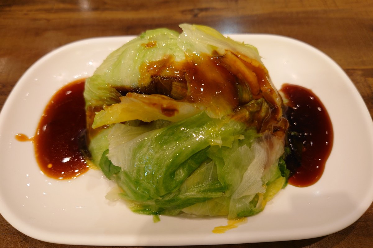 JUN791209's tweet photo. 台湾・台北市の『老友記麺粥館』にて昼ごはん。香港料理が食べたくなり、こちらのお店を訪問。広東風干し肉とソーセージ入釜飯、豚肉スペアリブ蒸し、レタスオイスターソースがけを注文😁日本ではなかなか食べられないボウチャイ飯（広東風釜飯）をいただめ幸せです✨ https://t.co/o8J0u8TM53