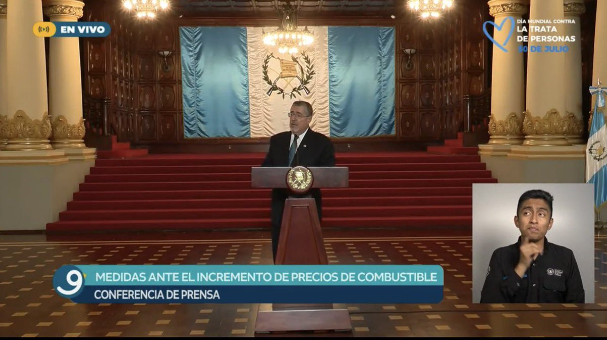 JeanLaeward's tweet photo. ARÉVALO DEBE RENUNCIAR
Bernardo debe renunciar a un puesto para el cual no está calificado para ocupar. La medida que aplicó solo demostró que es una medida populista y de doble beneficio; no solo no quita los beneficios a precios abusivos, sino que ahora regala dinero prestado.
No tiene ni la menor idea de cómo funciona el Estado y el poder. es un MAMARRACHO POLITIQUERO DE IZQUIERDA, LORD VEJIGA SOLO DEMOSTRÓ UNA VEZ MÁS QUE NO TIENE CONOCIMIENTO PARA RESOLVER PROBLEMAS. PERO SI POSEE PARA CREAR MÁS.