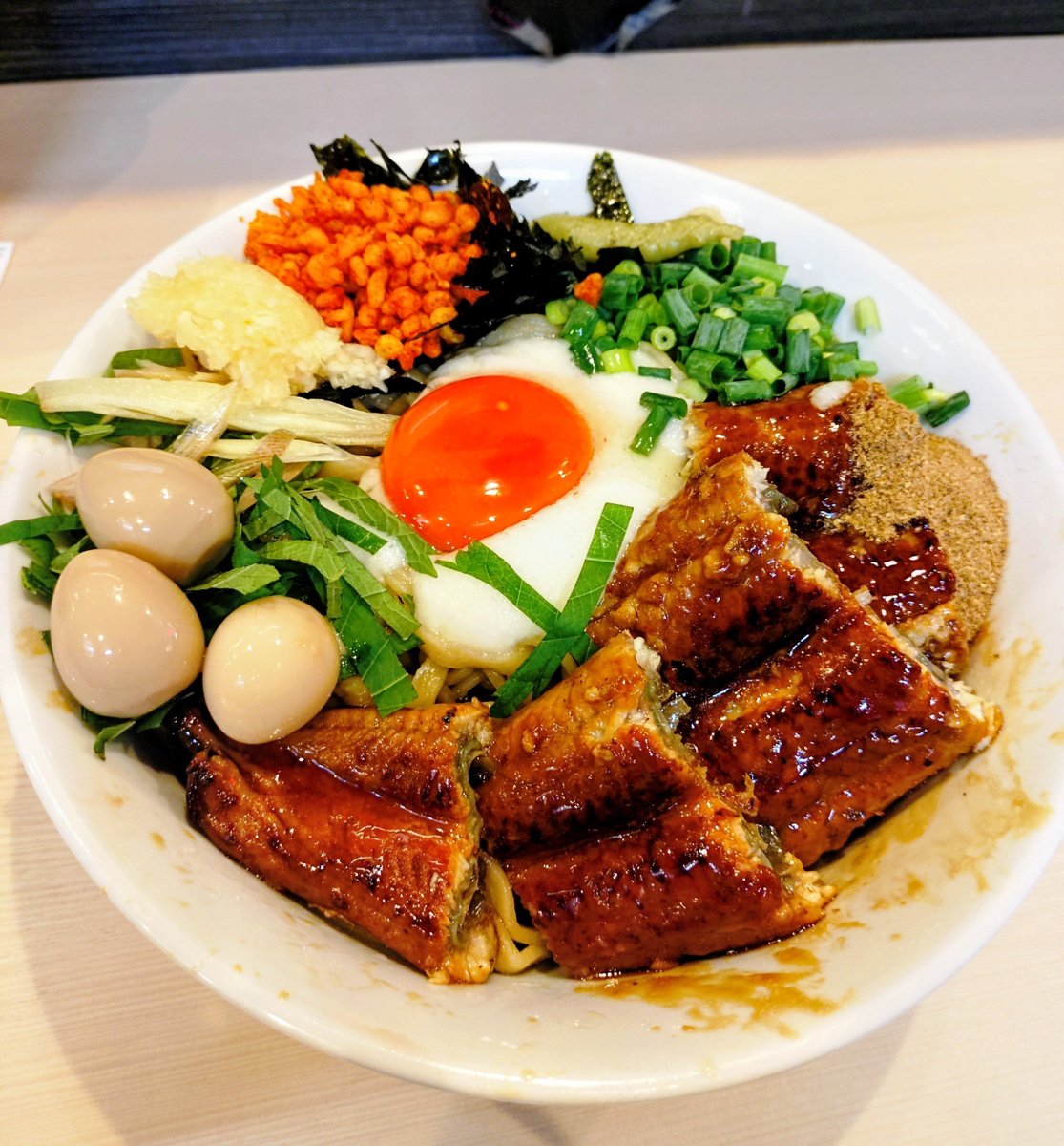toshibotan's tweet photo. 蒲田『鷹の目  蒲田店』🍜127
《鰻》特上冷やし〜土用の丑の日〜

今日は歯医者さんで治療したので硬いものが食べれず🥹と思ってたら
柔らかそうな限定が😍👍🏻
🥇&amp;8️⃣で食べ行きました✨
山椒にわさびに生姜でサッパリとした刺激で夏バテも解消🙆🏻💯
激旨でご馳走様でした🙏🏻 https://t.co/n0wnNqTMYh