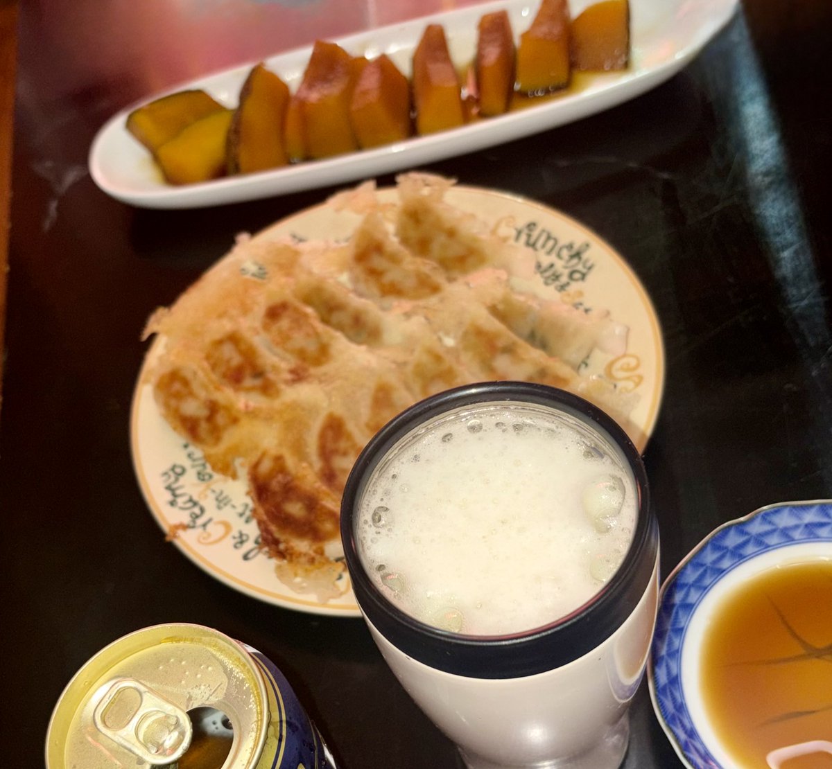 kingiyo16's tweet photo. ビール？ギョーザ？
どっちメインに撮るか…
迷うとピントズレます💦
かなり遅い昼食(夜食みたいな〜)

でわ皆さまお疲れ様です  乾杯♬ੈ⟡
#ビール https://t.co/Qf7wQBNcgv