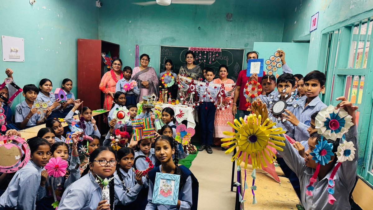 GMSSSKAS's tweet photo. No bags, no books—just pure creativity!
Our students dove headfirst into Bagless Day activities today—mastering Best Out of Waste, crafting with eco-friendly jute & bamboo, and bringing imagination to life through clay modelling!
#BaglessDay @DselEduMinistry @SchoolEduChd https://t.co/RLKVYNNUCA