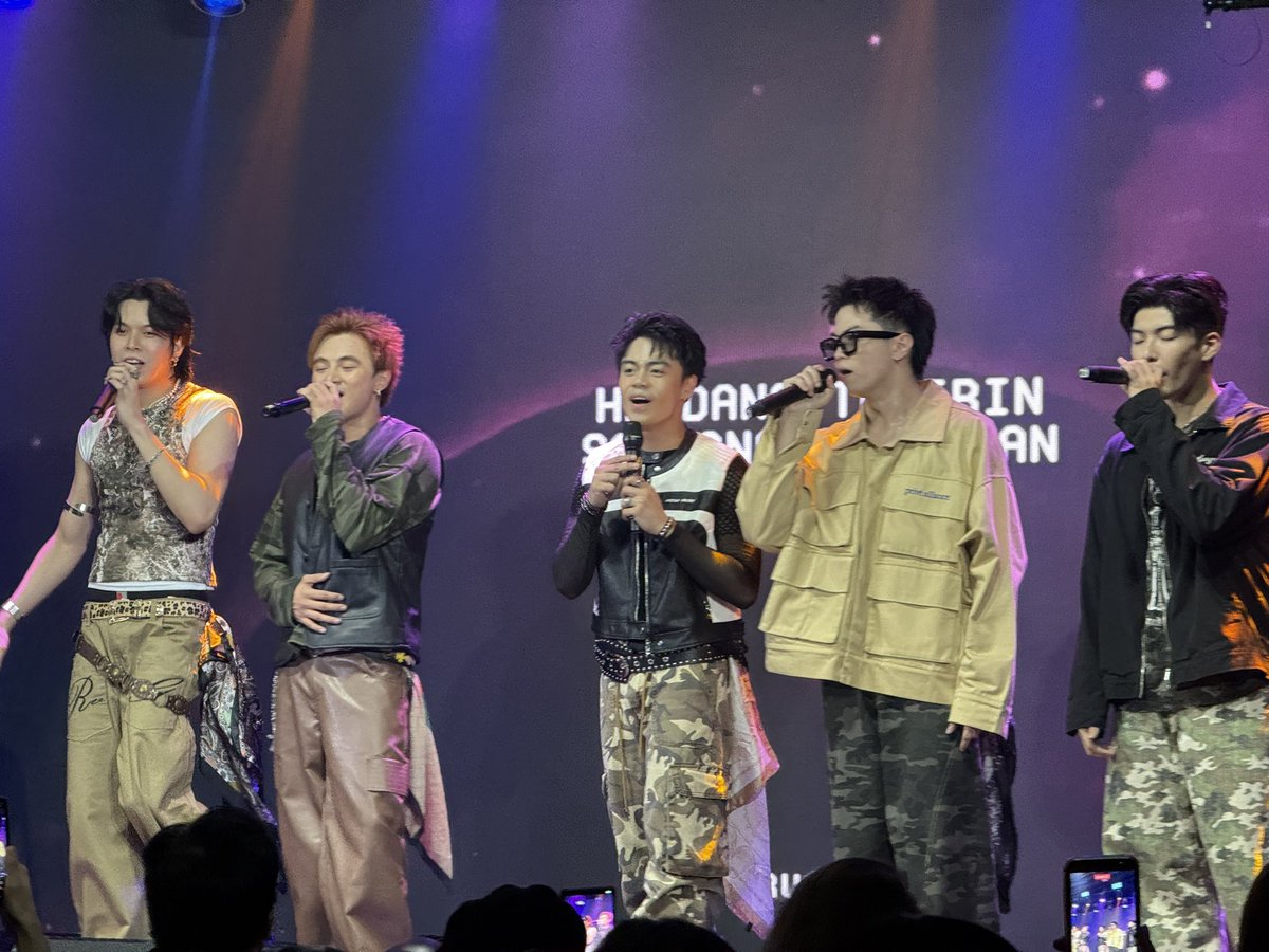 kowalerts's tweet photo. HAPPENING NOW: The SOLD OUT First Anniversary celebration of #Wrive at Noctos Music Bar โค๏ธ๐๐
Sobrang Saya ng ARROWS!!! ๐๐๐
#WRIVE_UnangTaon #ABSCBN
#WRIVE #StarMagic #StarMusicPH https://t.co/PctlIEpkd5