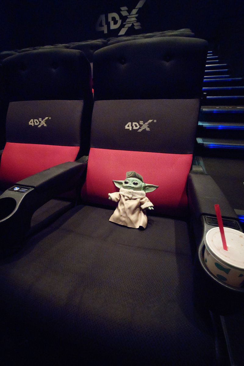 moby_bell's tweet photo. これは4DX3Dを鑑賞した時

「ﾌﾞﾌﾞﾌﾞﾌﾞﾌﾞ(🍿買ってもらえませんでした、映画の中のぐーは食べてるのに)」

 #グローグーのいる生活 https://t.co/5pq46i4BtK