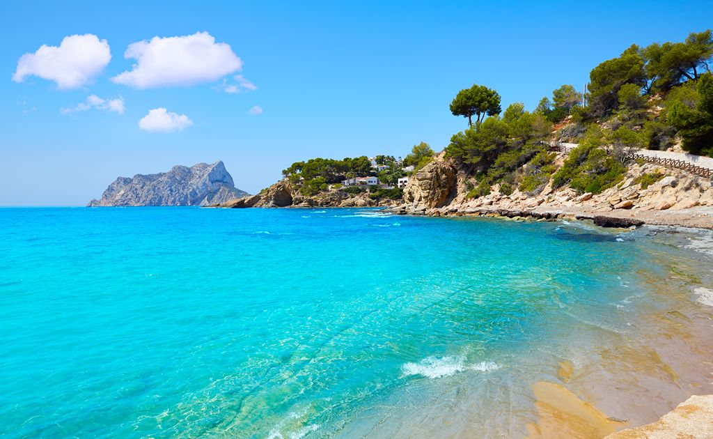valenciaregion's tweet photo. Benissa Ecological Trail🦀🩵

Four kilometres of coves, rocky shores, sand, sea and marine life—and it’s suitable for children too! Fancy exploring this beautiful coastal route?

🔹 Baladrar cove
🔹 Advocat cove
🔹 Pinets cove
🔹 Llobella cove

@BenissaTurisme  | #MediterreanAttitude